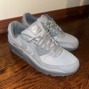 Nike Air Max 90 trainers in grey